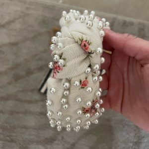 Lele Sadoughi Pearl Ivory headband with a subtle floral print.